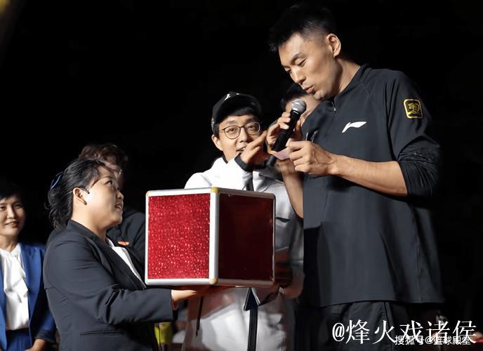 辽宁大胜广厦!杨鸣赛后采访不贪功,发言大气又真诚,点名李晓旭 辽宁大胜广厦!杨鸣赛后采访不贪功,发言大气又真诚,点名李晓旭